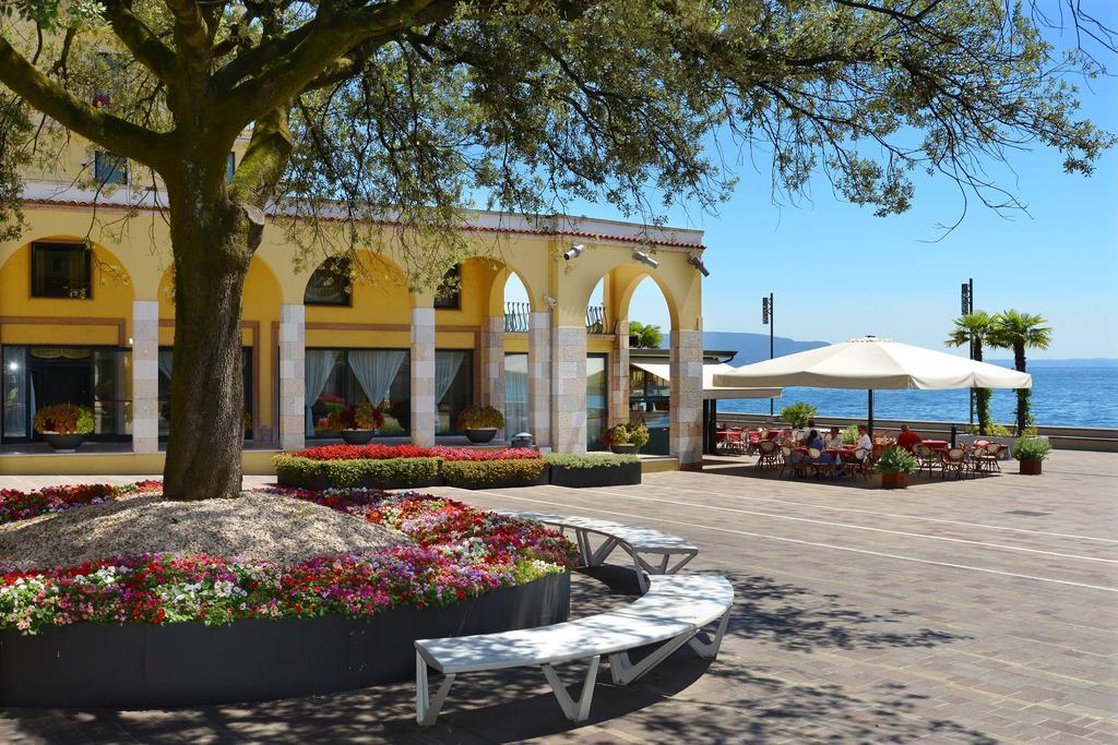 Hotel Du Lac Gardone Riviera Exterior photo